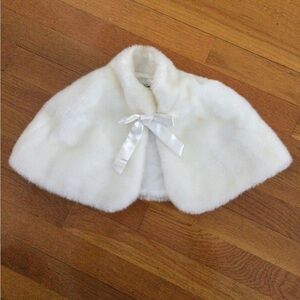 Amy Byer elegant white faux fur cape/shaw, girl size 5, like new
